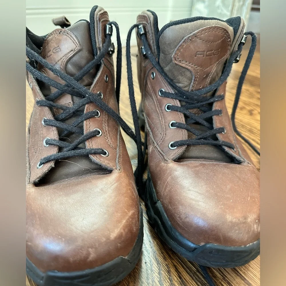 Nike all conditions gear boot. Brown. 9.5.